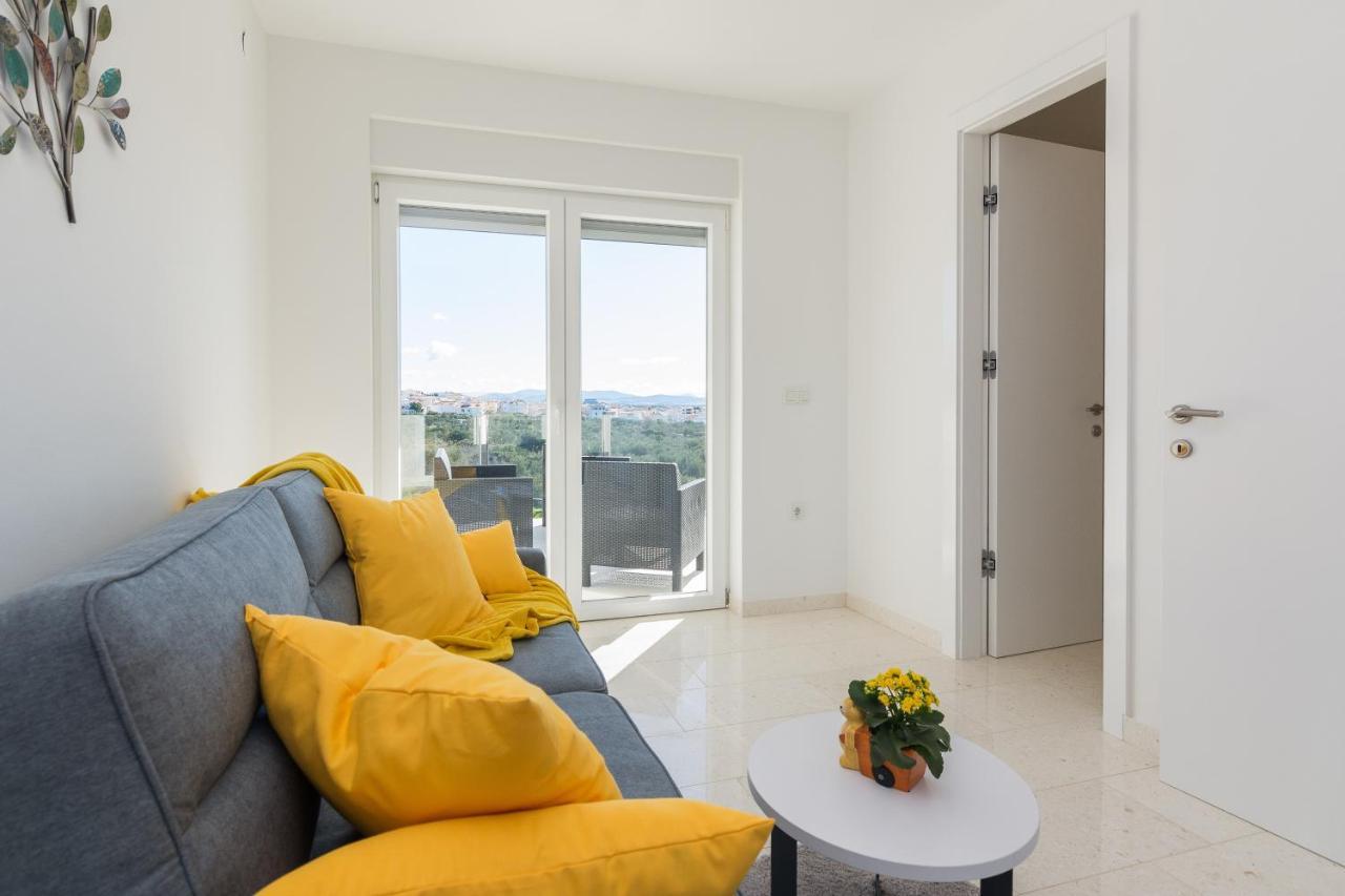 Lounge corner with balcony views