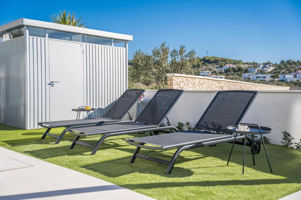Sun deck with loungers