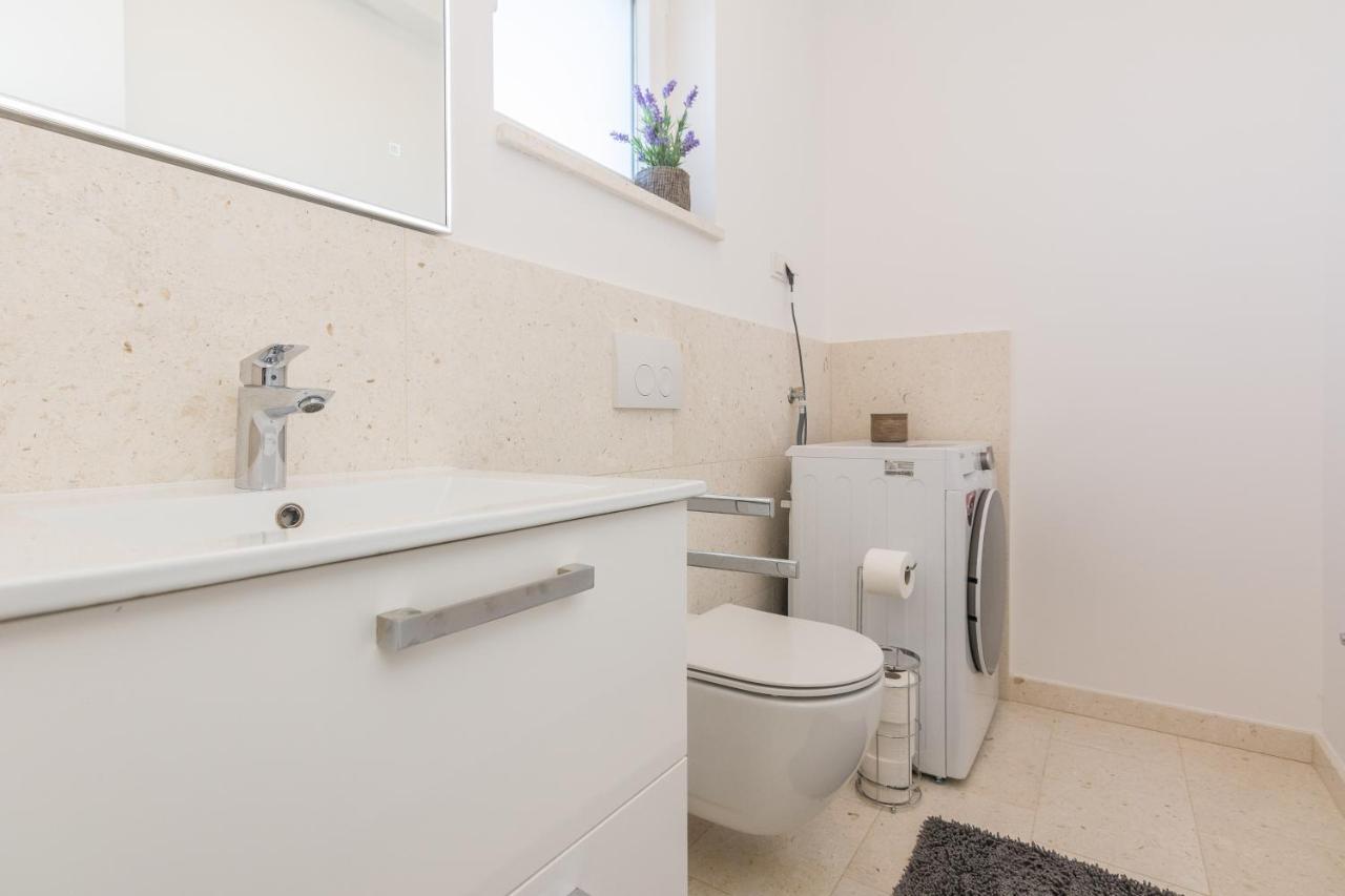 Bathroom with washing machine